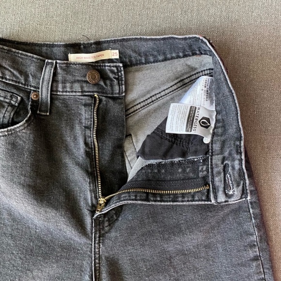 LEVI'S High Waisted Taper Jeans - Washed Black - 25 - Picture 6 of 8